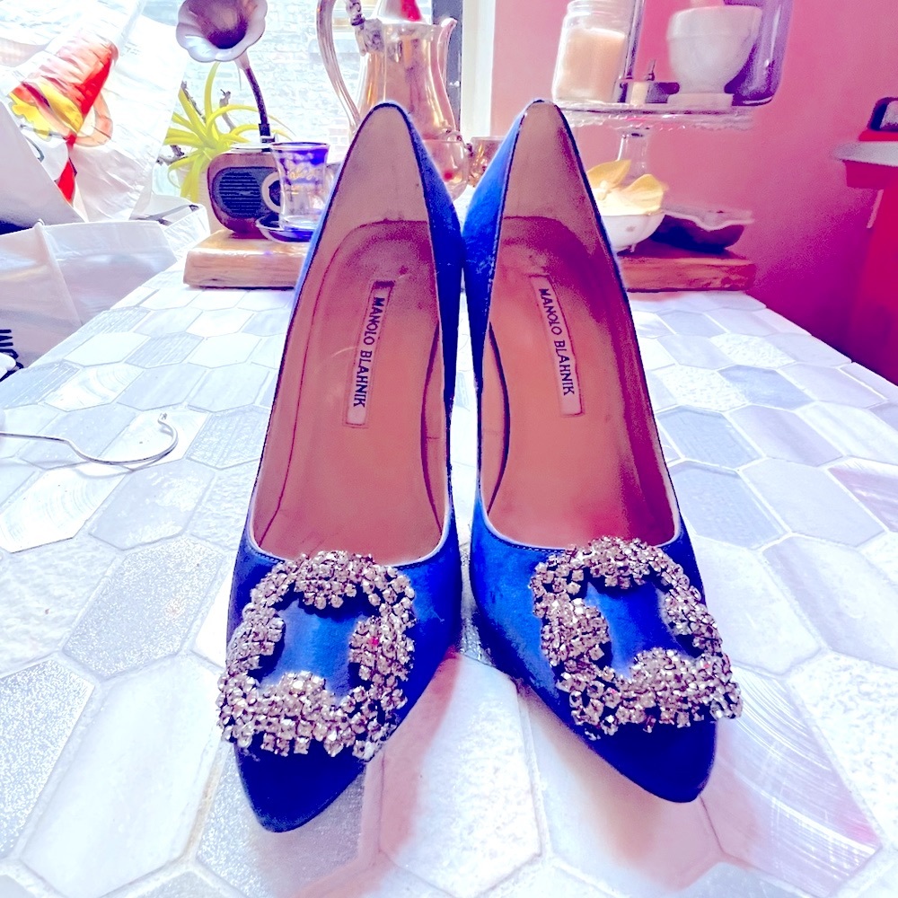 Manolo Blahnik Carrie Bradshaw sex and the city Hangisi closed toe Pumps size6.5